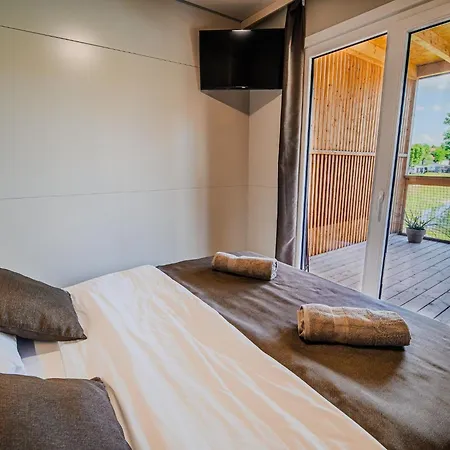 3 Bedroom Mobile 別荘 Mostec
